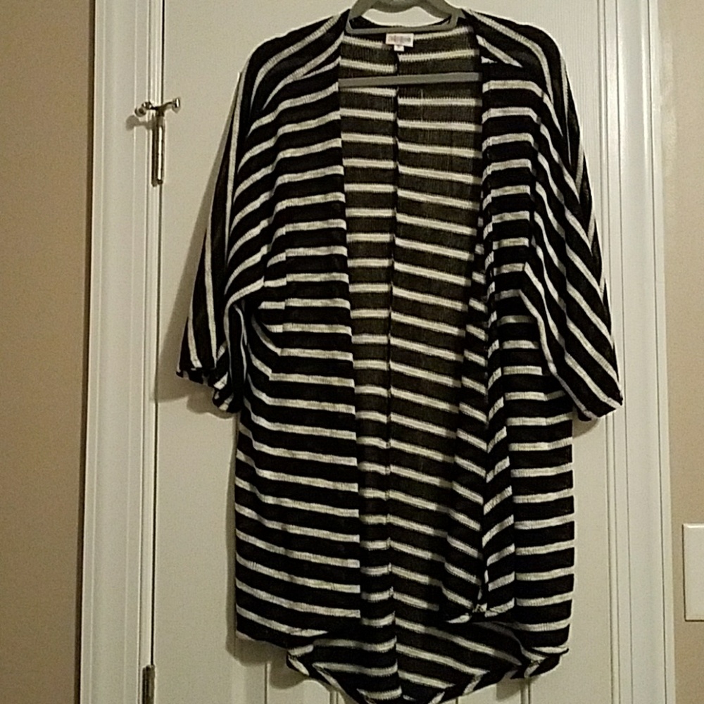 Lularoe Lindsey Black and creamy White EUC